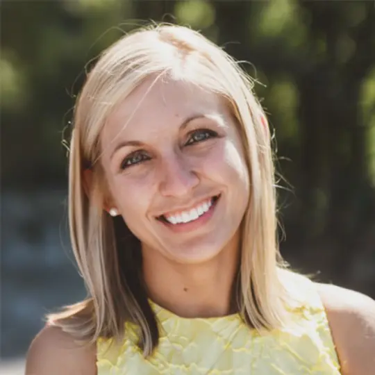Headshot of Becky Dausch