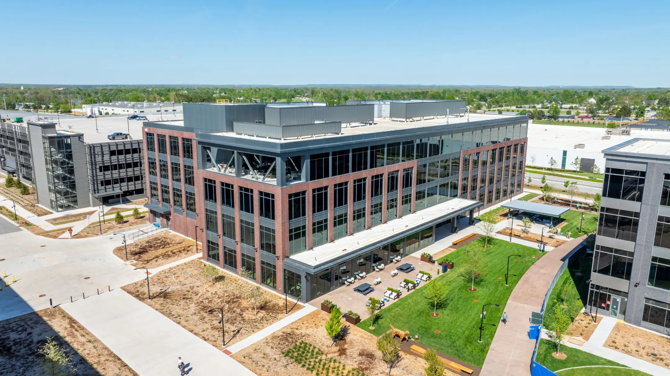 Multistory building and parking garage