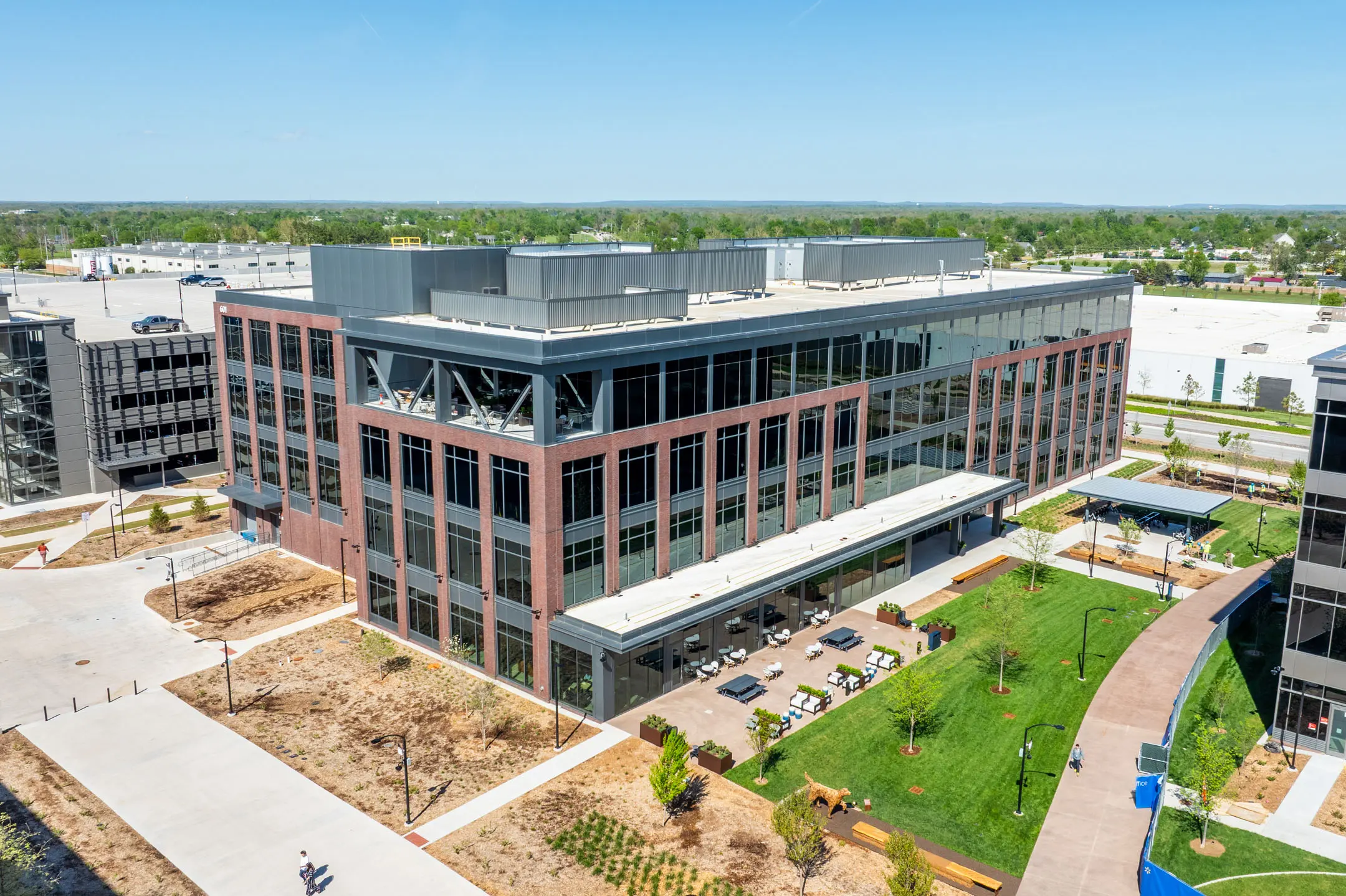 Multistory building and parking garage