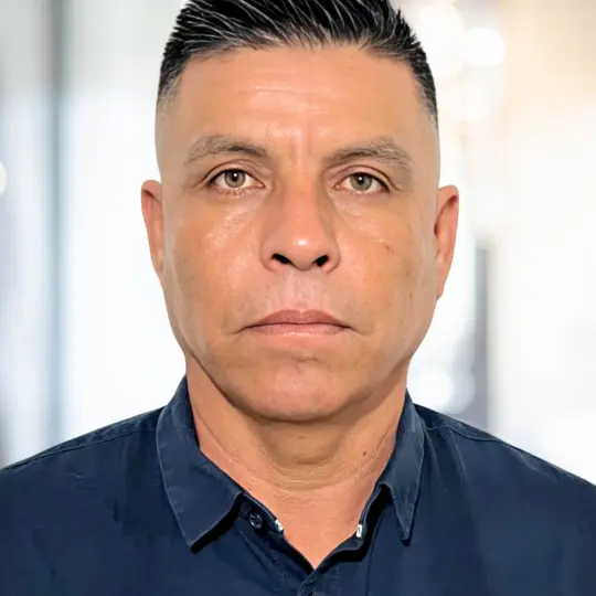 Headshot of Leo Ulloa