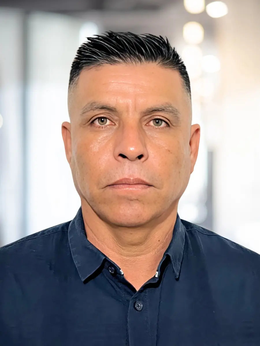 Headshot of Leo Ulloa